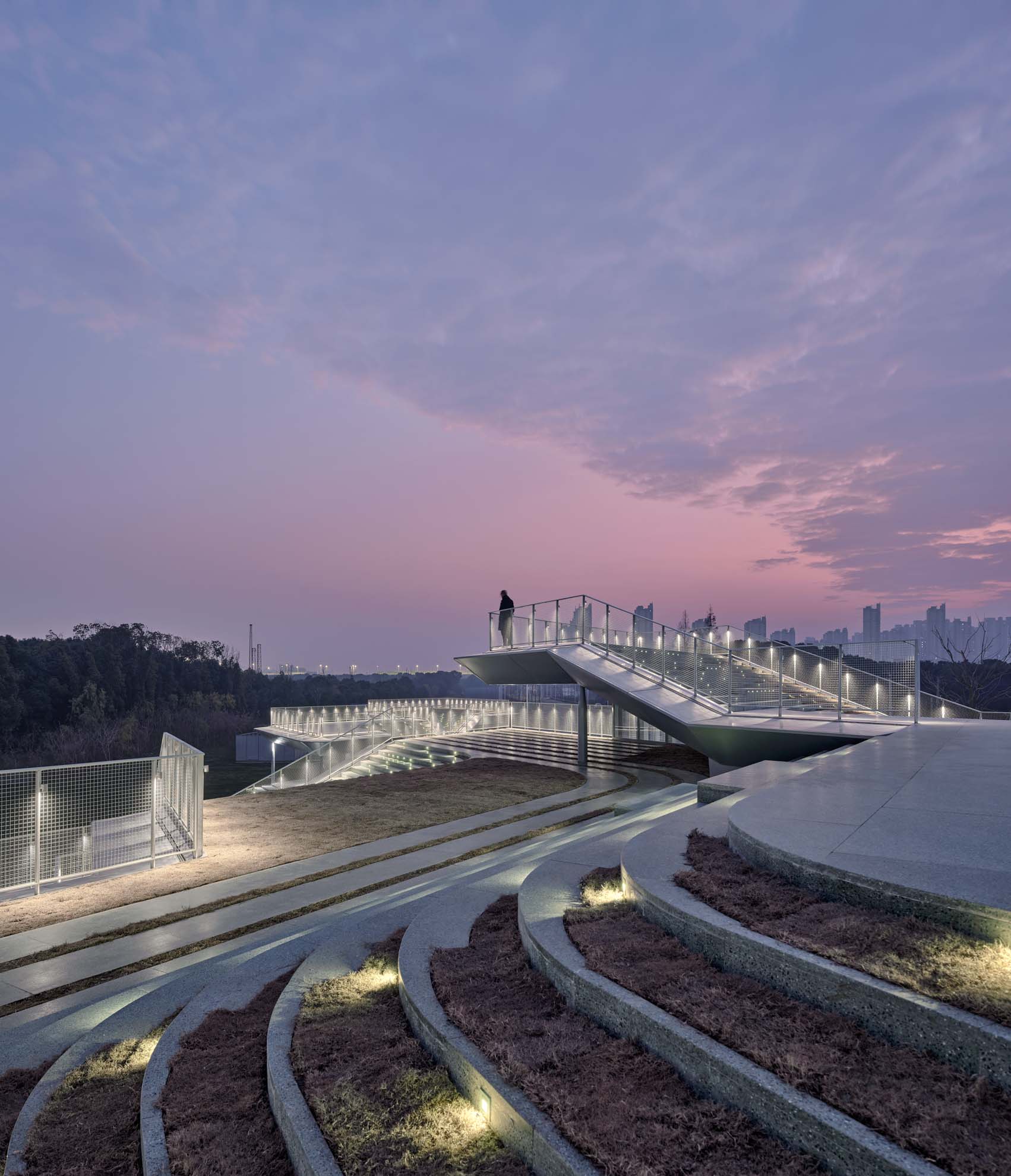 26_公园型站点夜景，Night view of the park-type station.  ©章鱼见筑.jpg